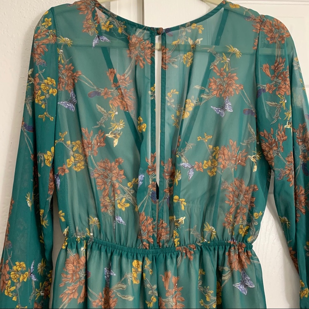 V Cut Romper - Picture 4 of 6